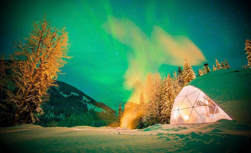 FDomes Glamping in winter with the northern lights on the sky 
