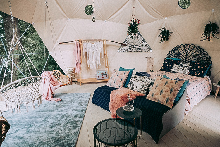 inside of glamping geodesic dome by FDomes with hippie inside style