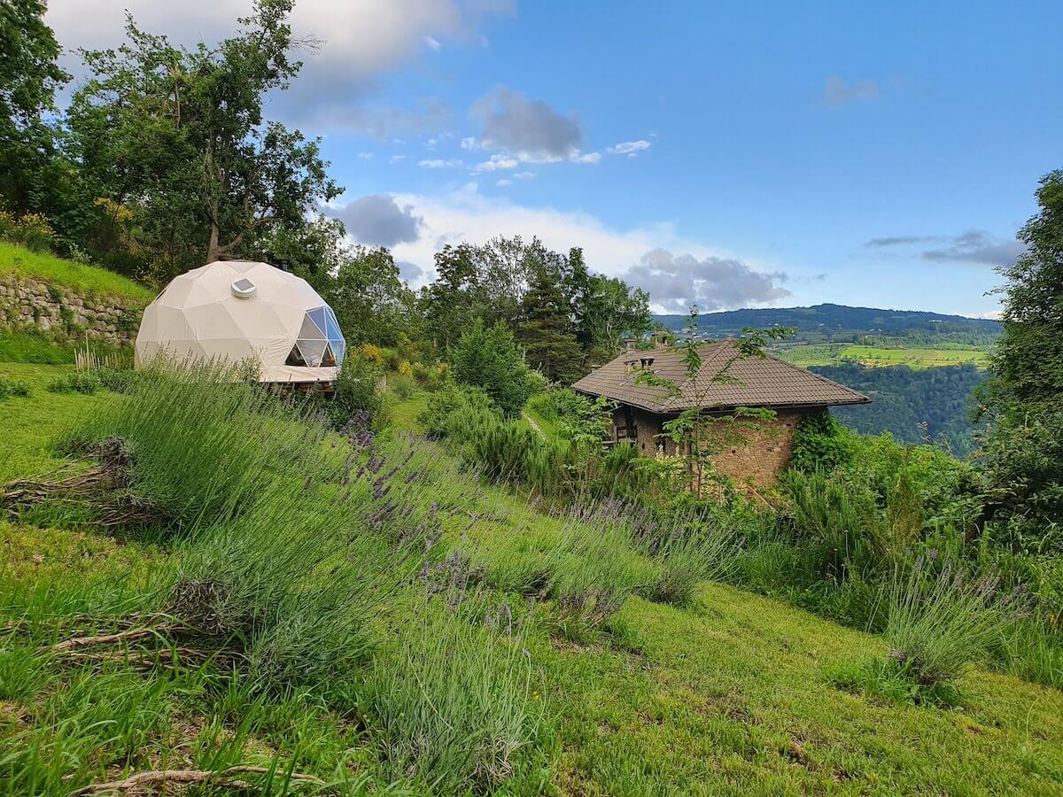 FDomes Glamping dome in Italy with breathtaking view of green valley 